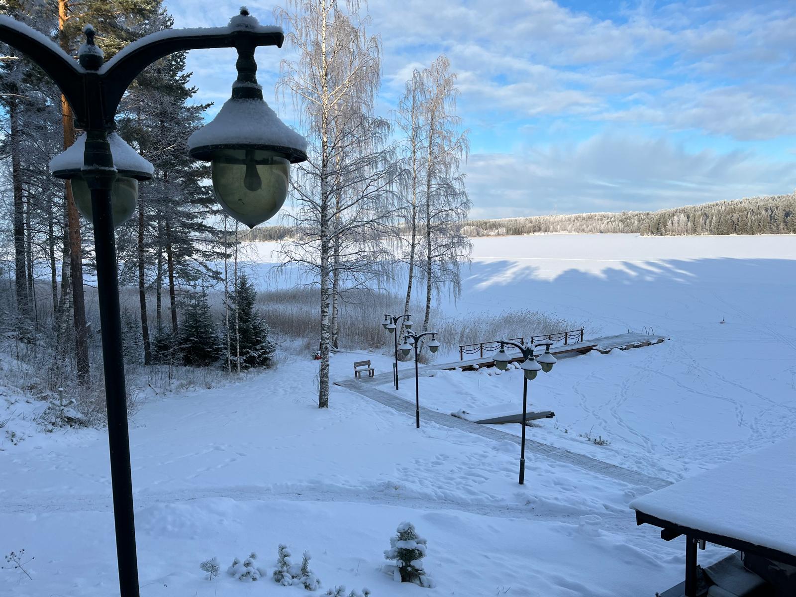 Talvinen laituri Kallavedellä